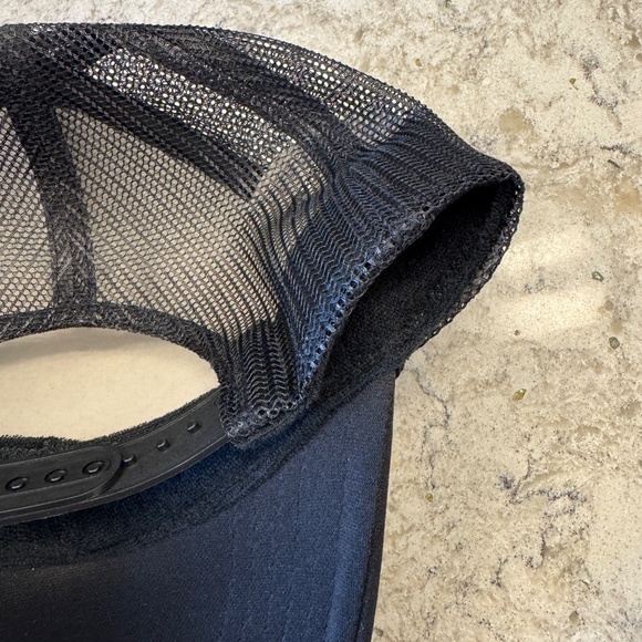 NWT Black trucker hat with the Text "Tequilla Lime sunshine "in gold glitter - Picture 7 of 12